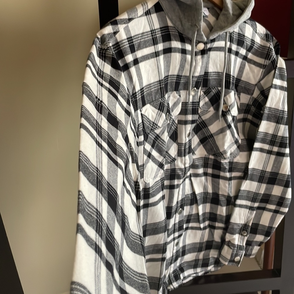 Gorgeous H&M plaid shirt with hoodie - Picture 7 of 8